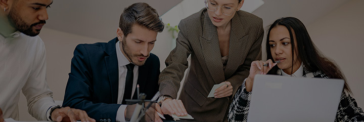When Incentives Shape Creativity: How Agencies Compete and Perform Under Pressure